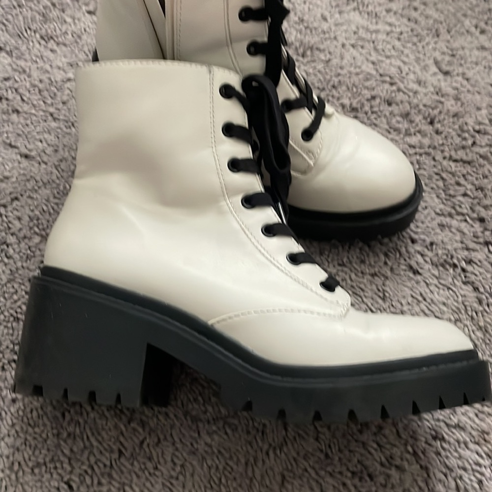Universal Thread lace up heeled boot - Picture 6 of 8
